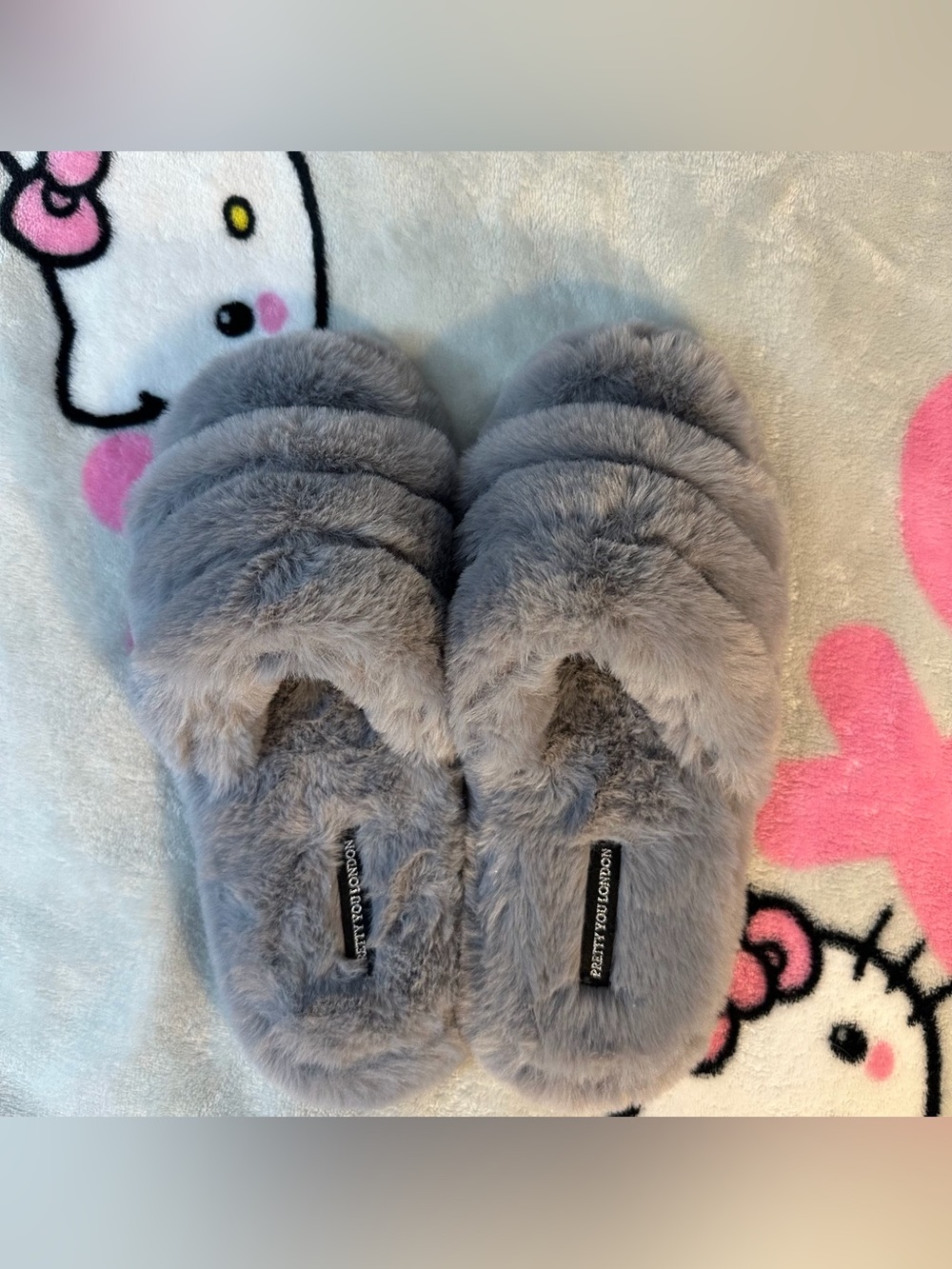 Women’s Pretty You London Grey Fluffy Slippers Size Medium